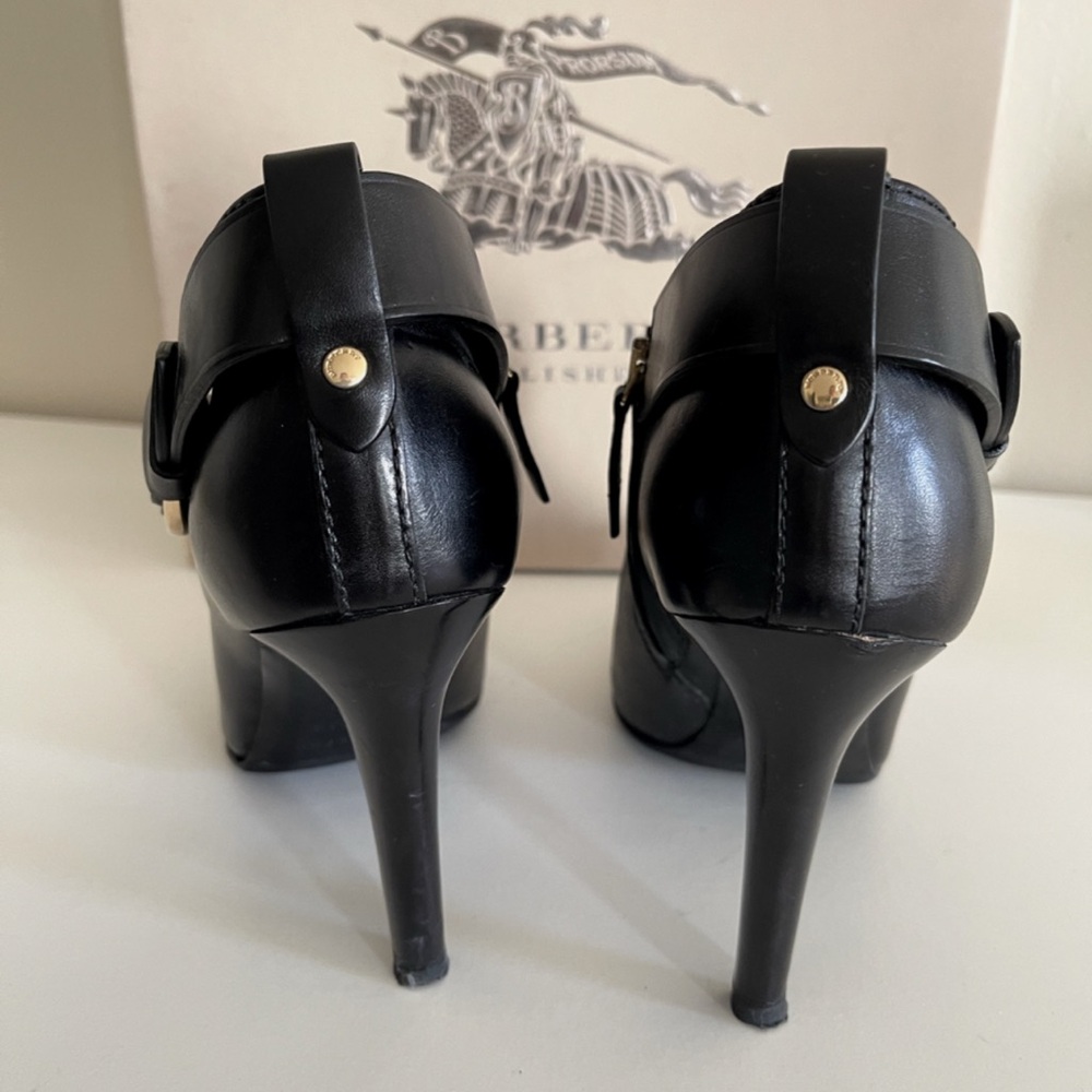 Burberry Black Leather Heeled Ankle Boots - Picture 2 of 7